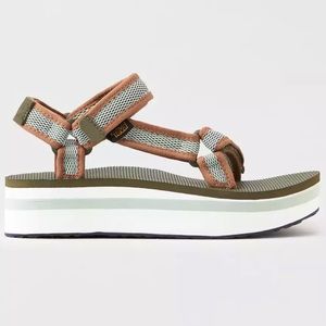 Platform Tevas - green, size 8, brand new in box!